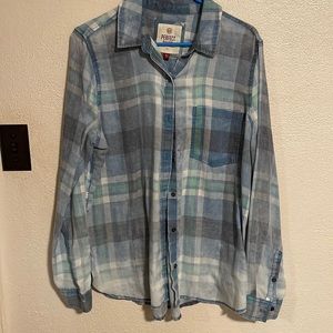 So lightweight plaid shirt